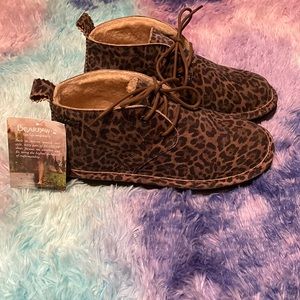 Bearpaw boots never worn. Size 8